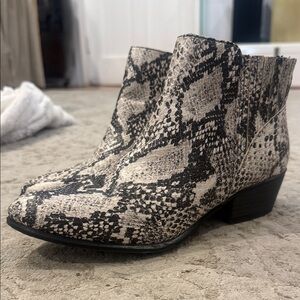 UNIONBAY Snakeskin Ankle Boots